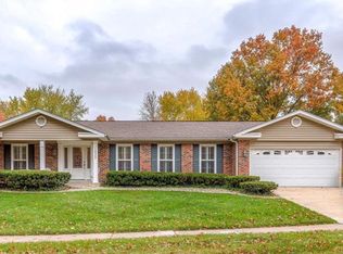 1533 Woodroyal East Dr, Chesterfield, MO 63017