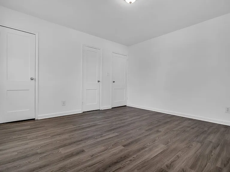 Chilton Hall Apartments — Photo 8