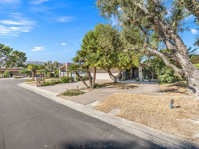 10 Whittier Ct — Photo 16