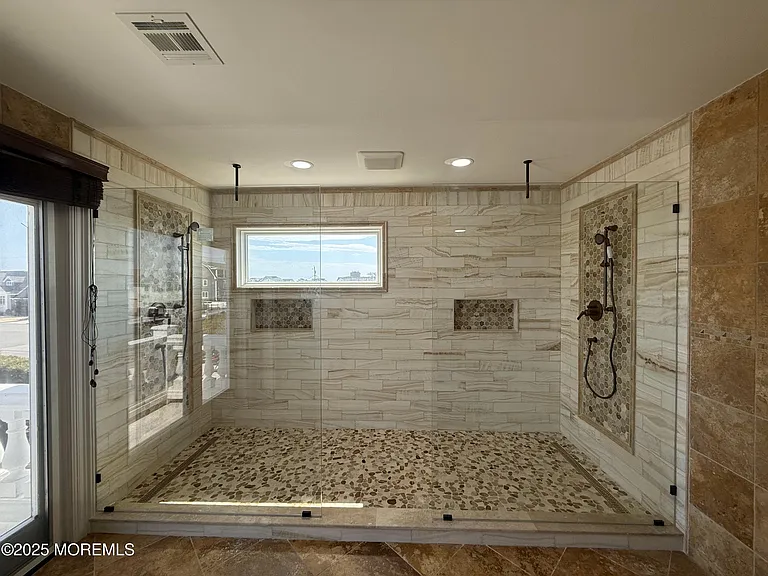 220 Pointe Dr — Photo 17