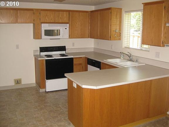 3rd image of 2406 NE 77th Ave