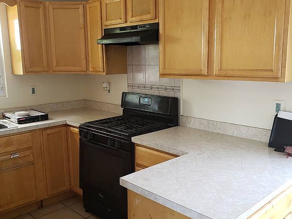 4th image of 195 Mallory Ave Floor 2