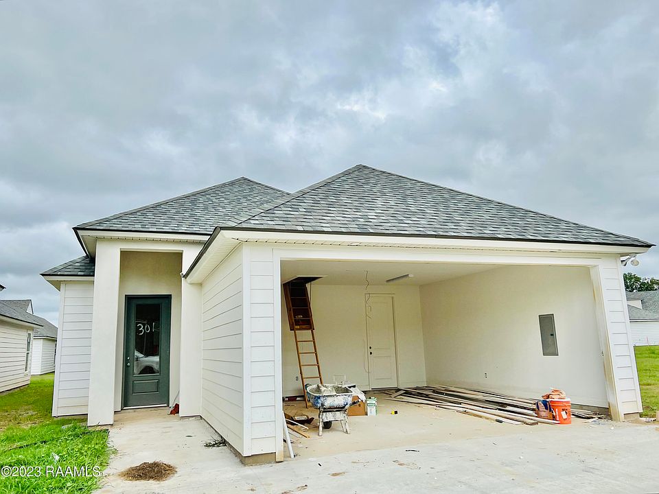 1st image of 301 Berchman Oaks Dr