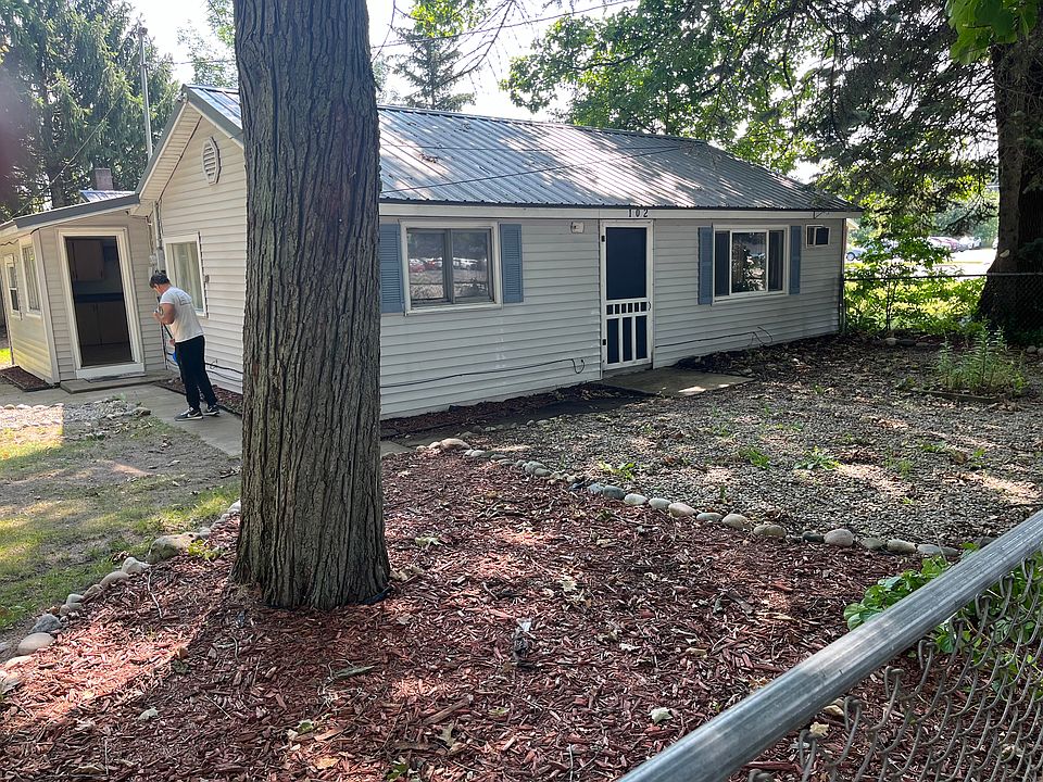 house/ front on evergreen street