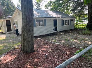 102 Evergreen St, Houghton Lake, MI 48629