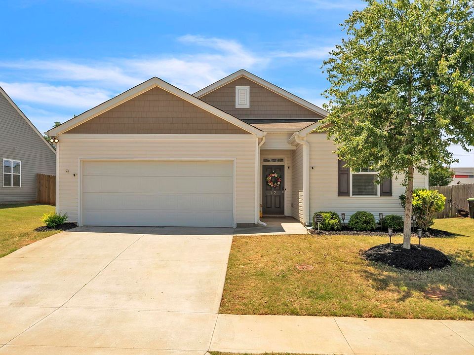 1st image of 17 Crestwood Pines Trl