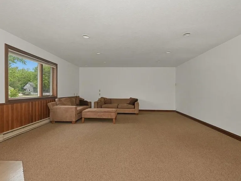 718 22nd Ave E — Photo 5