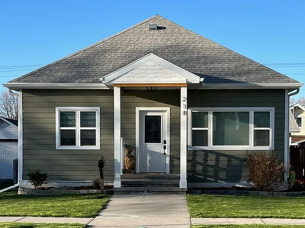 218 9th St, Gothenburg, NE 69138