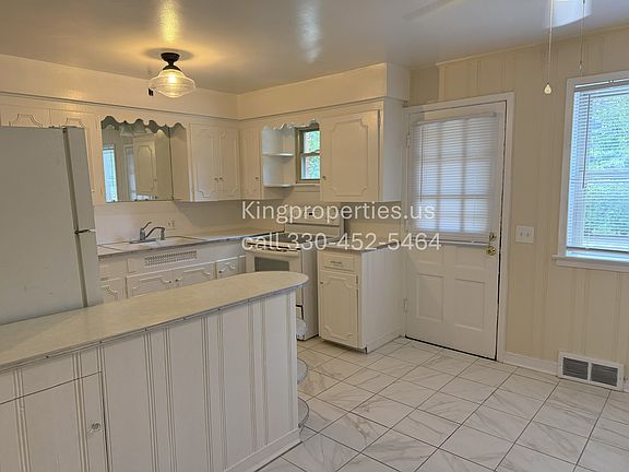 3rd image of 2100 Market Ave N #3-2100-3