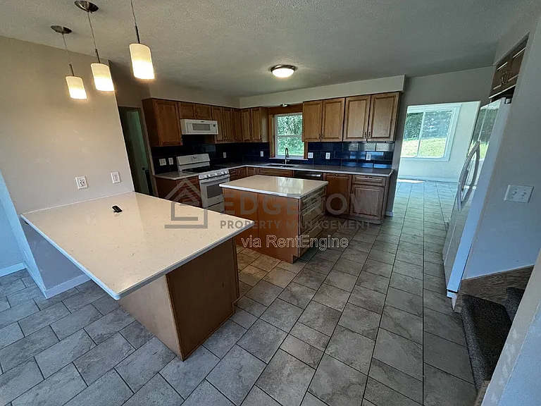 3262 68th St SW — Photo 4