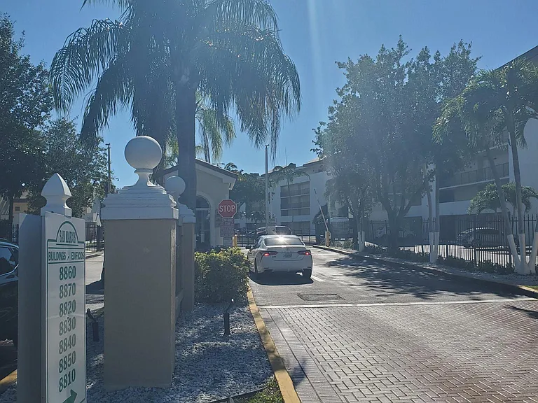 8850 Fontainebleau Blvd #103 — Photo 30