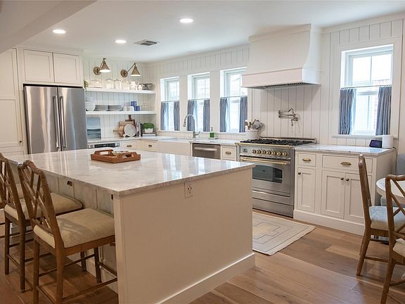 5th image of 7611 Fairdale Ln