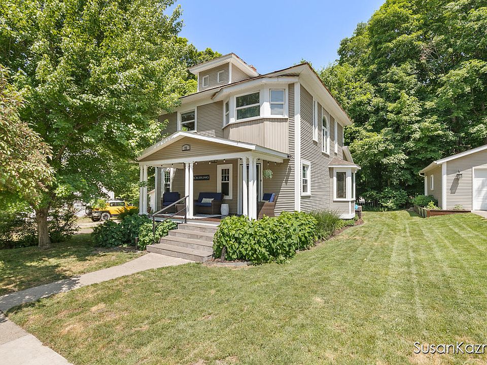 22 Center St, Saranac, MI 48881 Zillow
