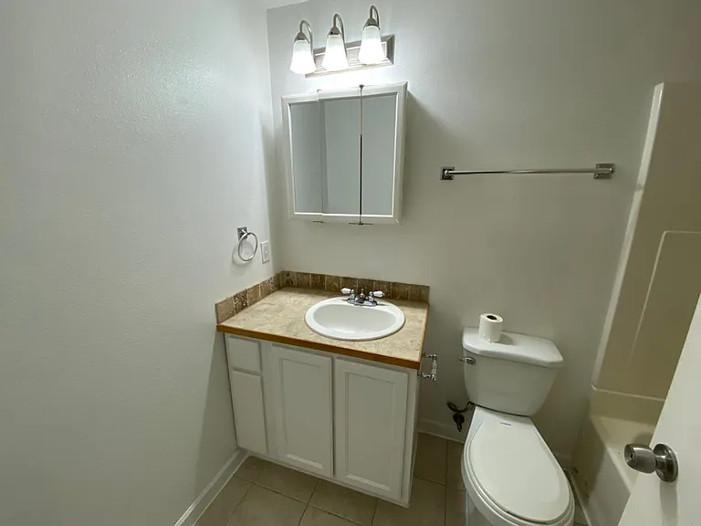 1425 W 8th Ave #4 — Photo 6