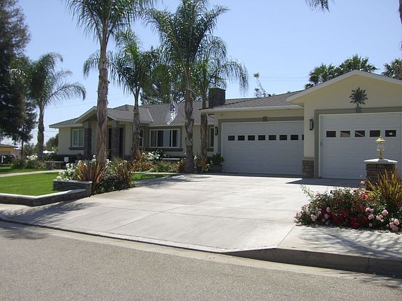 Commercial Size Garage Bay