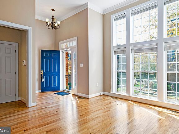 4th image of 708 Vestal St
