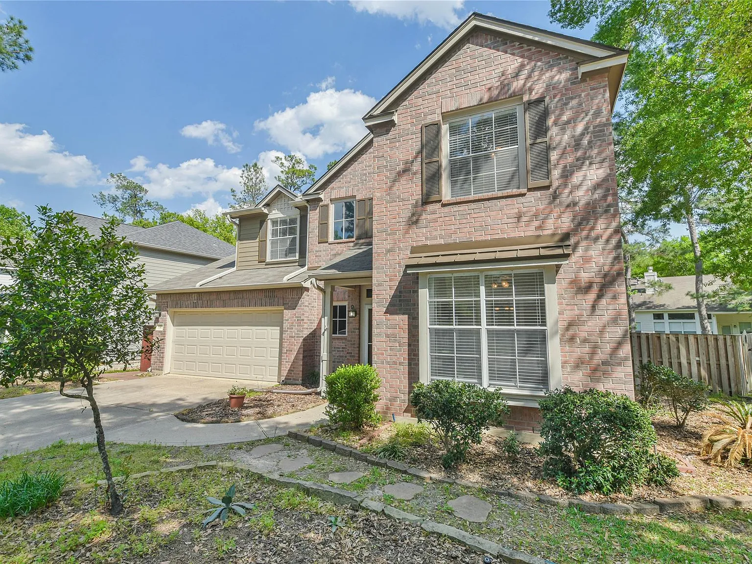 4 bed, 2.5 bath, 2058 sqft, $2,700 — Photo 3