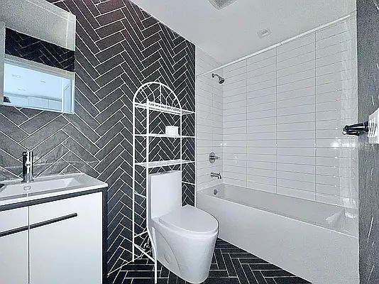 5th image of 1062 Putnam Ave #4