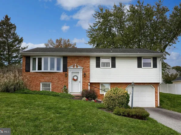 4 Logan Heights Rd, York, PA 17403