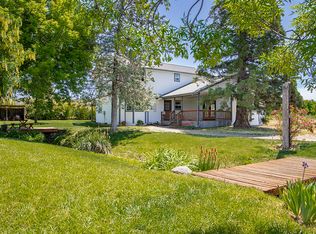 679 W Valley View Rd, Talent, OR 97540