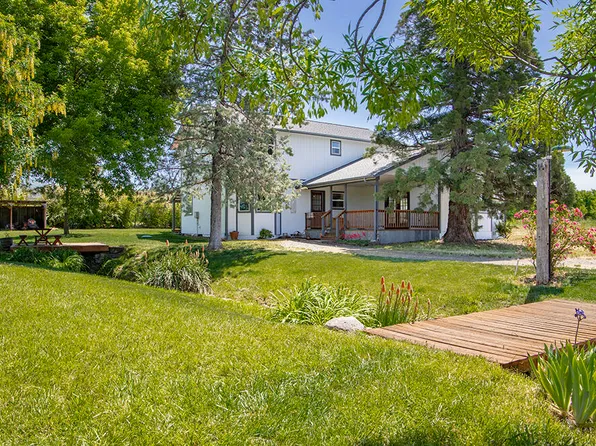 679 W Valley View Rd, Talent, OR 97540