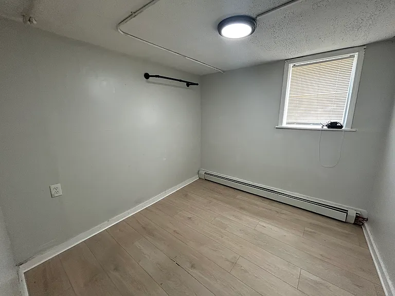 250 Orms St #1 — Photo 1