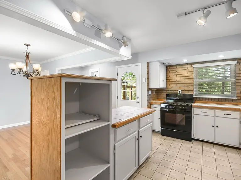 721 Montego Dr — Photo 8