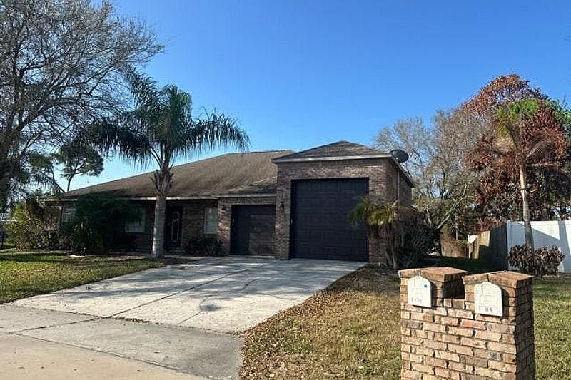 2nd image of 120 Palm Cir