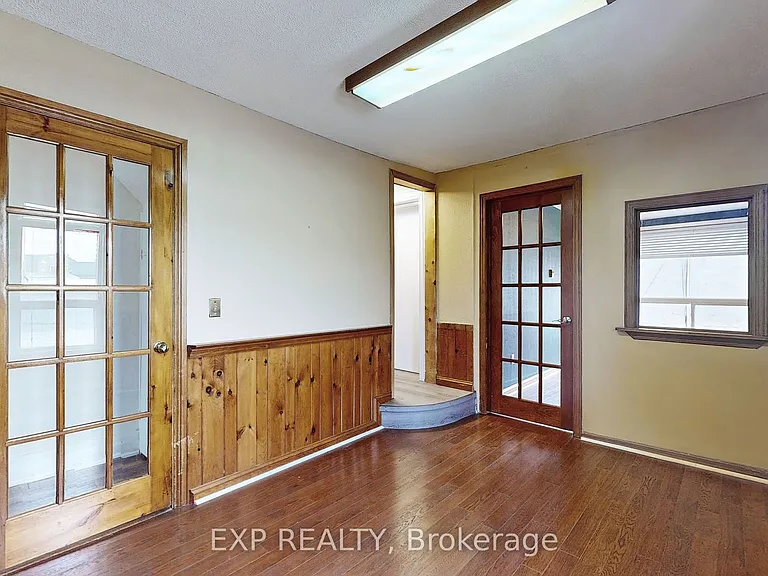 15 Colborne St E — Photo 7