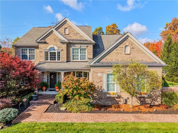 4366 Roxburghe Dr, Brecksville, OH 44141