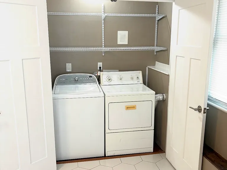374 Union St S #B — Photo 7