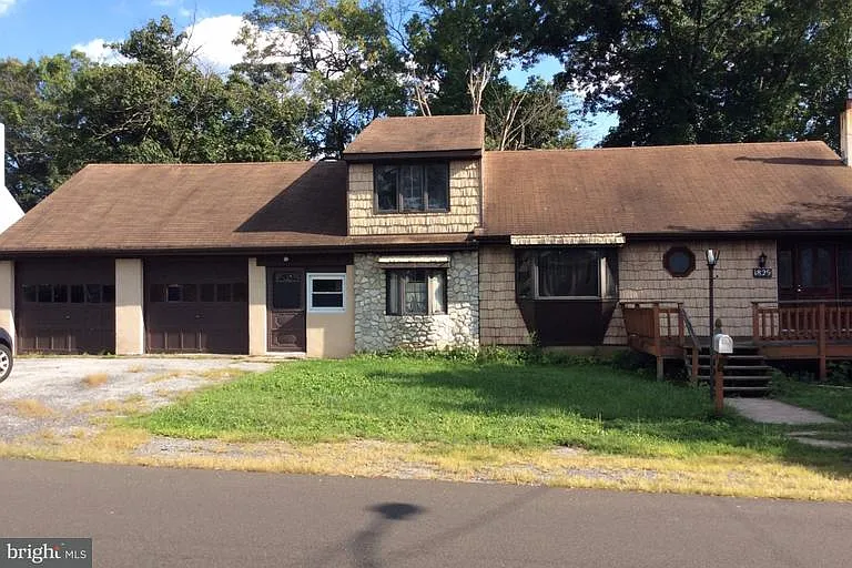 1829 Willow Ave photo 1