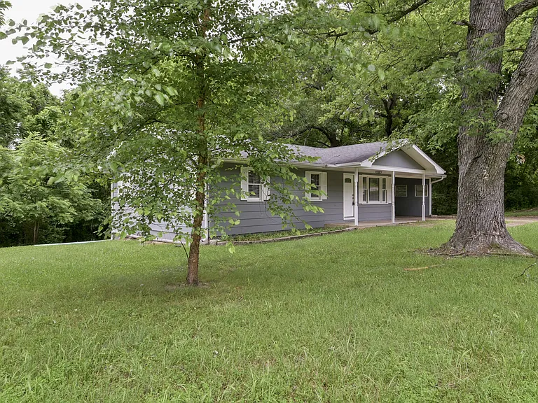 1137 W Main St — Photo 2