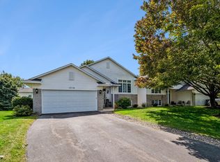 1016 Lilac Ct, Shakopee, MN 55379
