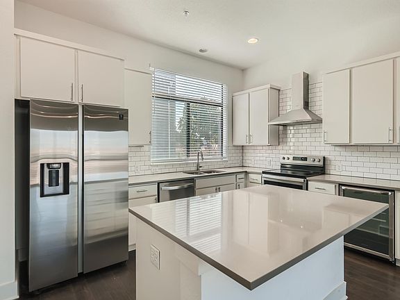 2nd image of 1606 N Hackberry #101