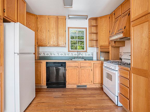 3rd image of 6161 Fox Run Cir