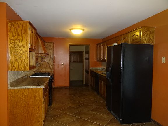 2nd image of 2504 Beauregard Park