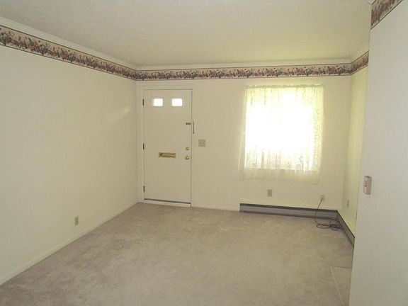 5th image of 180 Ohio Ave APT 3