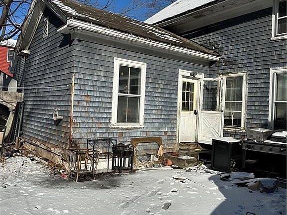 4th image of 94-98 Sayles Ave