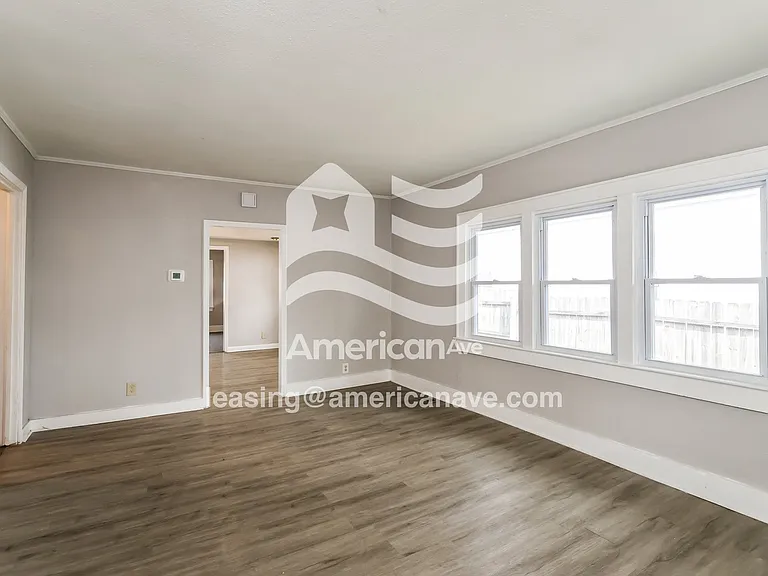 1496274_003_living_room_3.jpg