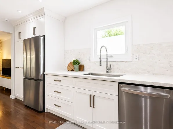60 Madawaska Ave, Toronto, ON M2M 2R3