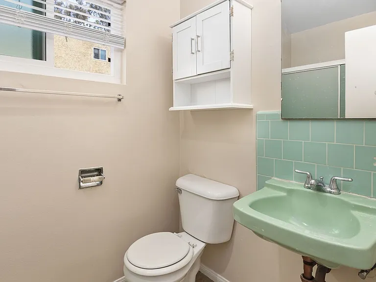 3525 Reynard Way — Photo 9