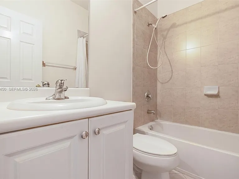 3065 SE 1st Dr #6 — Photo 11