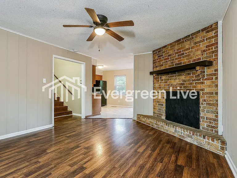 1705 W 58th St — Photo 3