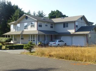 425 SW Pine Ct, Depoe Bay, OR 97341