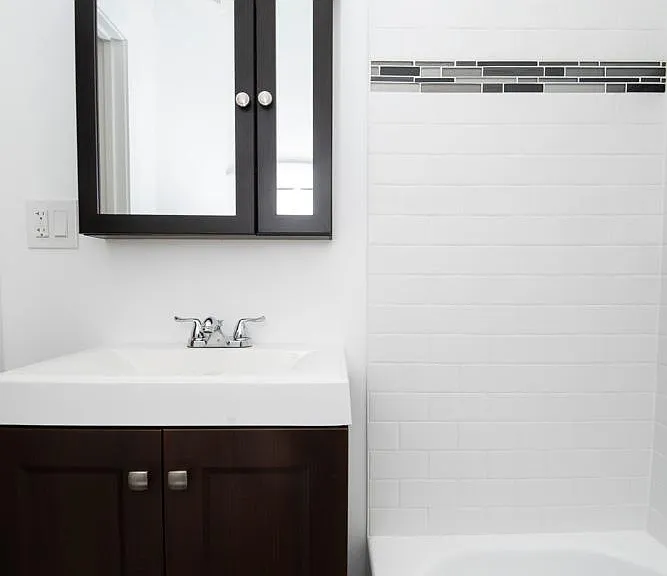 646-48 W Roscoe St #648.5 — Photo 10