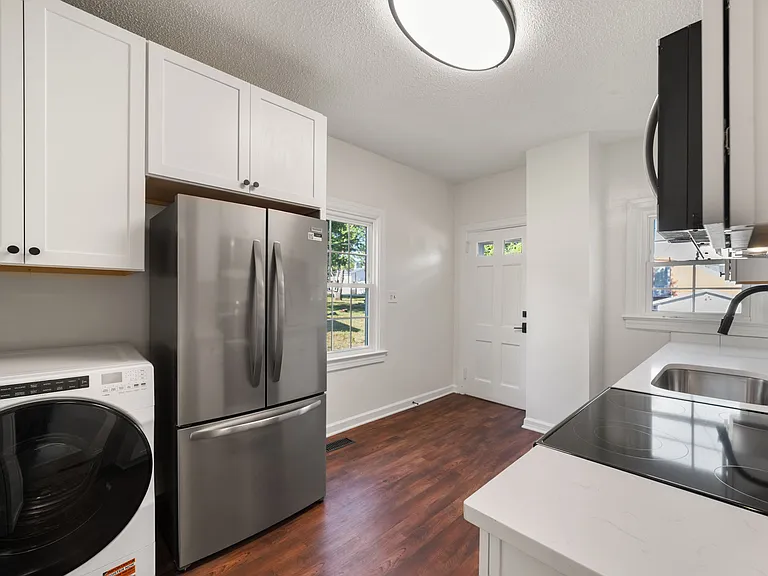 2312 Maple St — Photo 4
