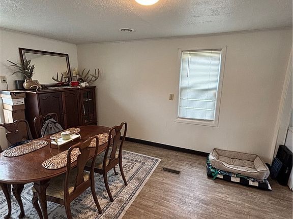 5th image of 10526 Florida St