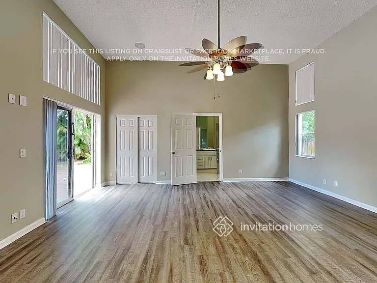 4433 NW 67th Ave — Photo 9