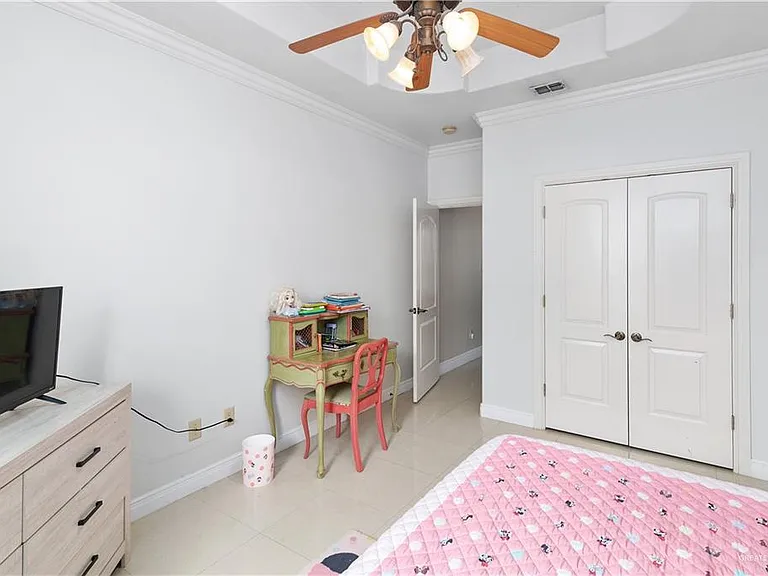 2401 W Rhin Dr — Photo 17
